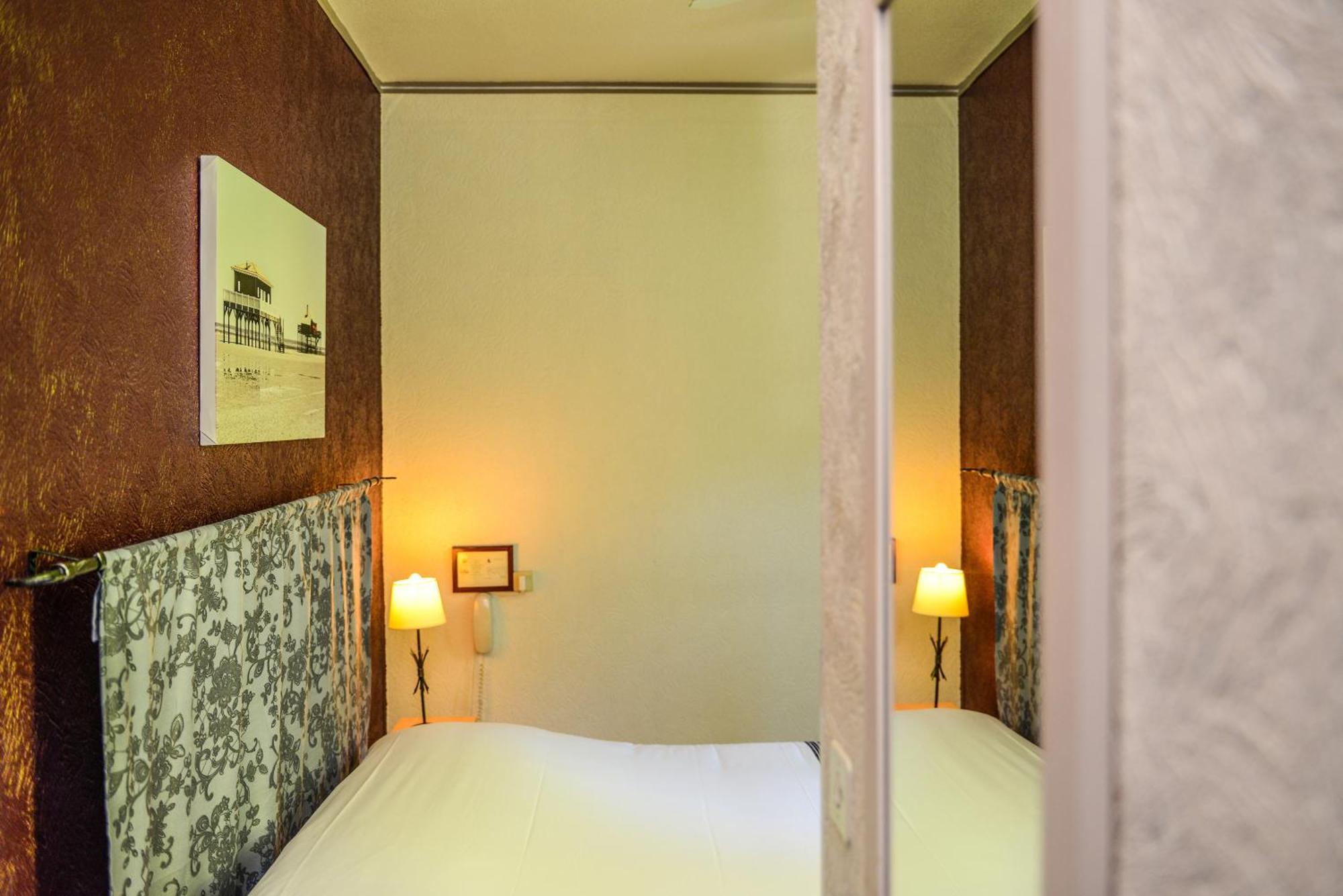 Logis Hostellerie Du Neez Gan Habitación foto