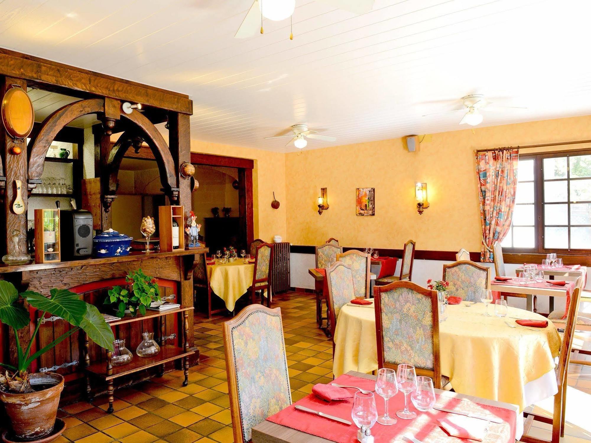 Logis Hostellerie Du Neez Gan Exterior foto